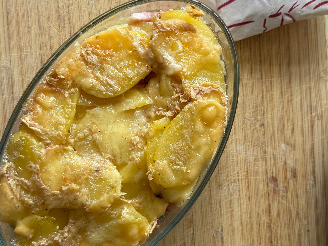 Gratin de pommes de terre au munster doré à la sortie du four