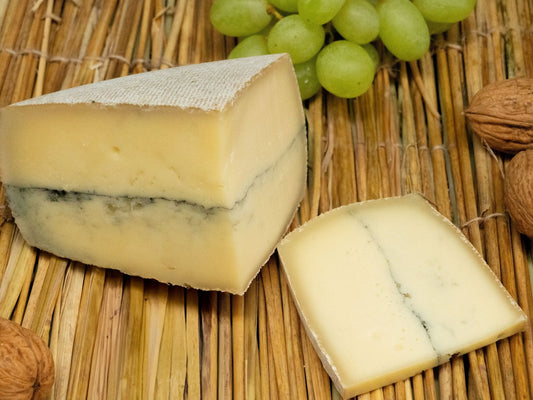 Morbier au lait cru, fromage à la raie cendrée caractéristique