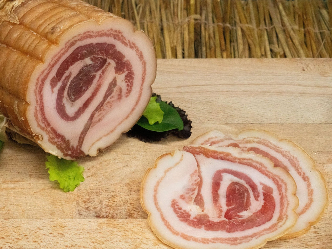 Pancetta italienne roulée, charcuterie de poitrine de porc affinée