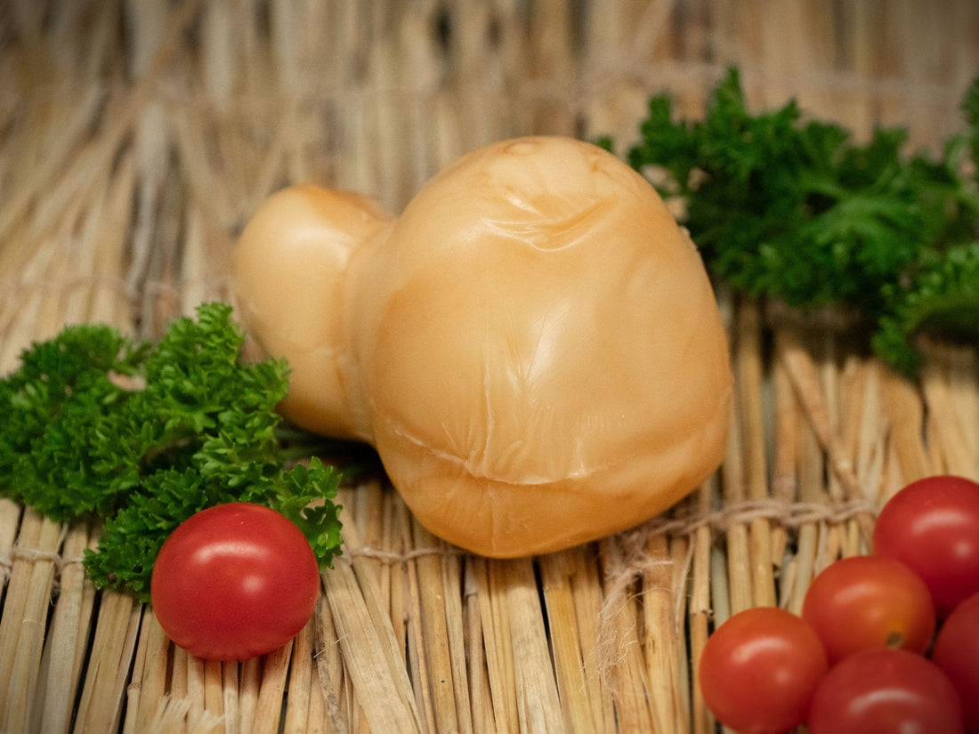 Scamorza fumée, fromage italien à pâte filée fumé au bois