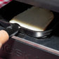 Raclette de chèvre, tranche qui fond sous l'appareil à raclette