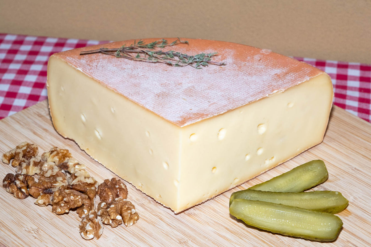 Raclette de Savoie, demi-meule entamée, autre vue