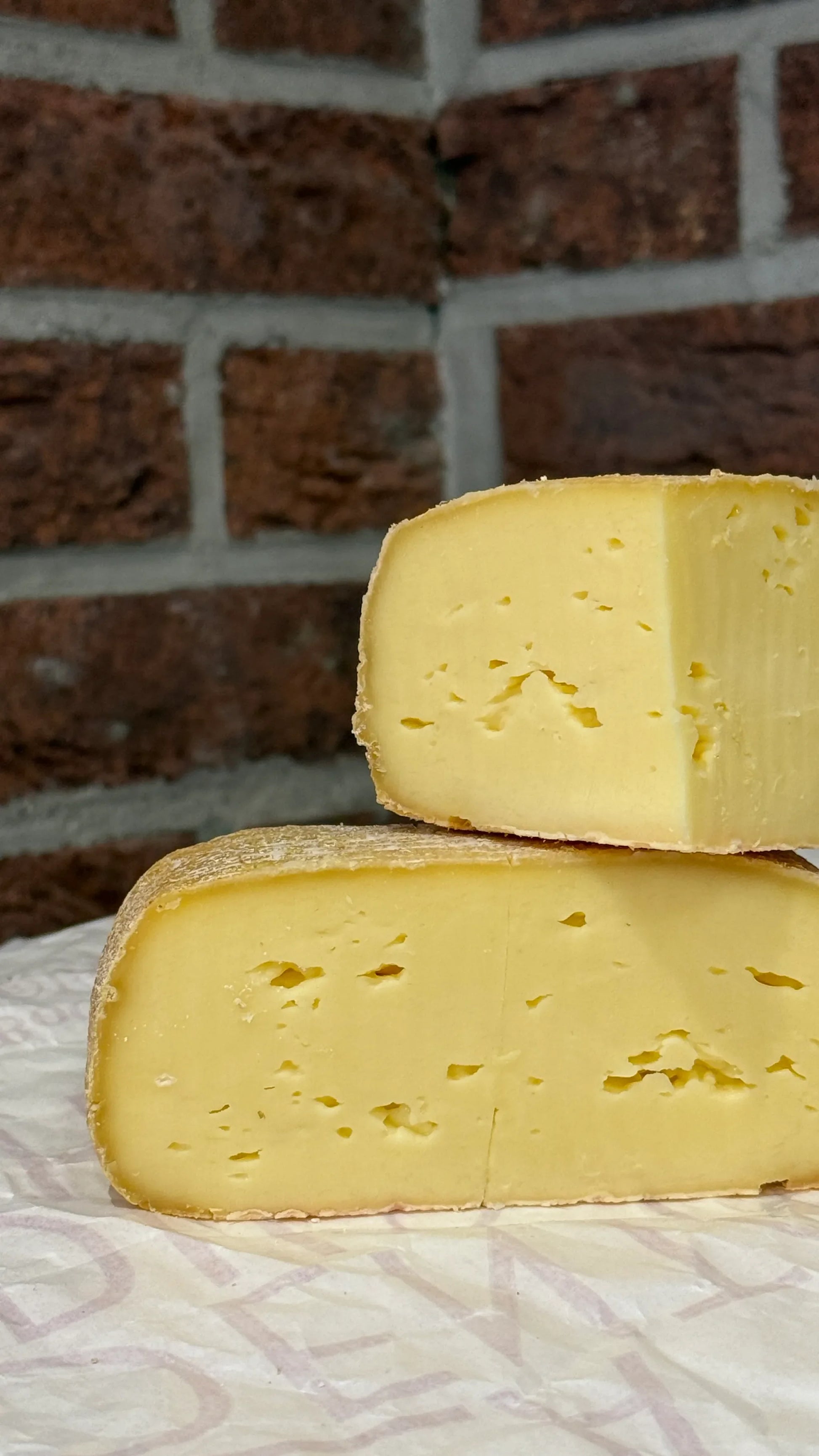 Pavé de Stoumont - fromage belge à croûte lavée d'Ardenne - La Dent du Chat
