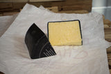 Cheddar Farmhouse noir 9 mois, fromage britannique à pâte pressée affinée