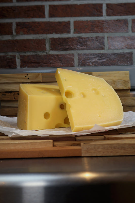 Emmentaler fromage suisse au lait cru de vache
