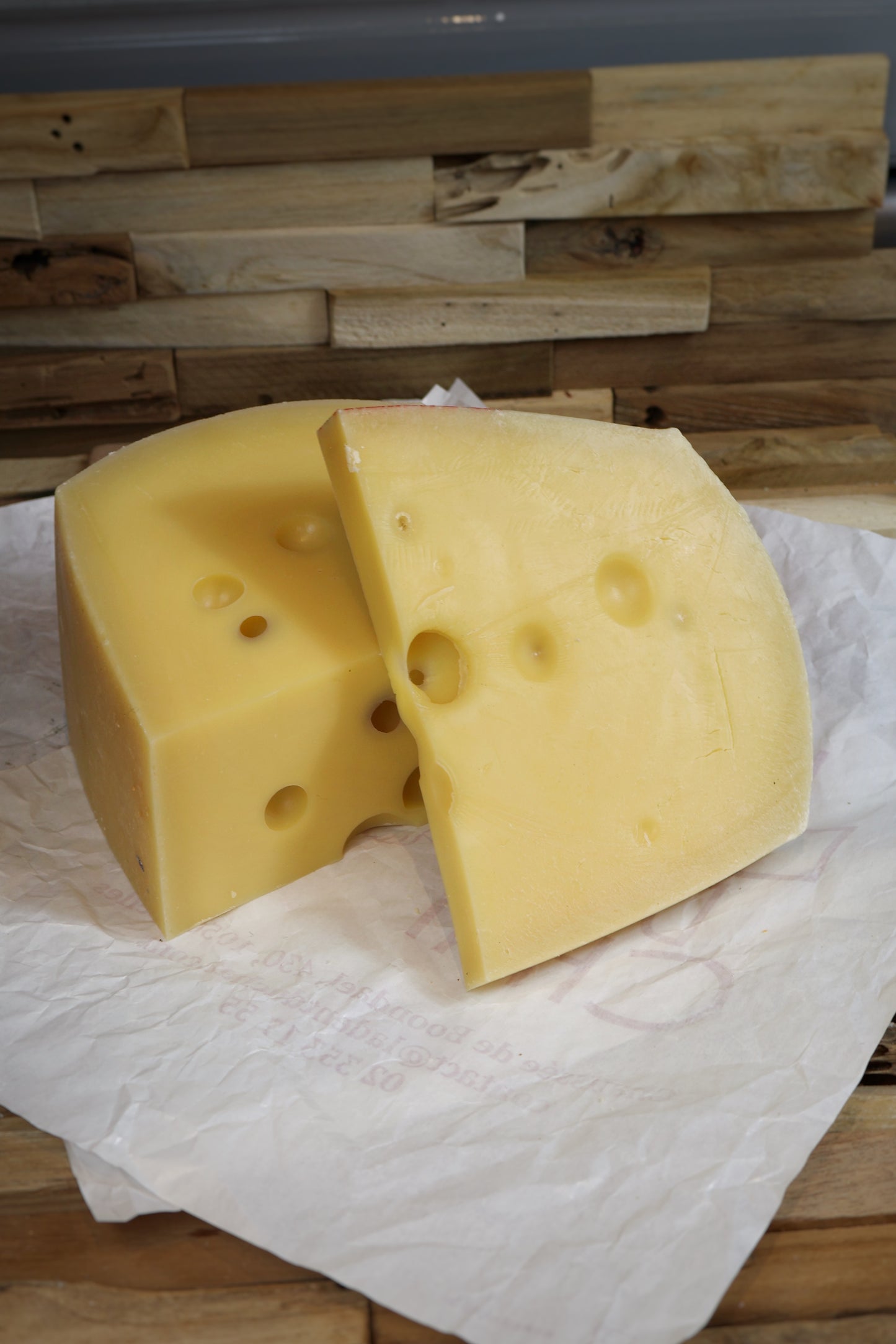 Emmentaler fromage suisse au lait cru de vache