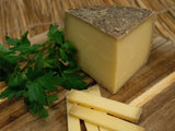 Le Maréchal, fromage suisse à pâte dure au lait de vache, croûte aux herbes